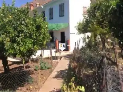 Casa Adosada con Molino y Gran Terreno en Guaro