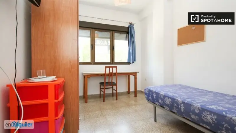 Habitacion en piso compartido para mujeres Los Pajaritos Granada