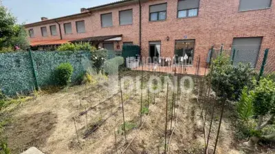 Chalet adosado en venta en Avenida de La Rioja