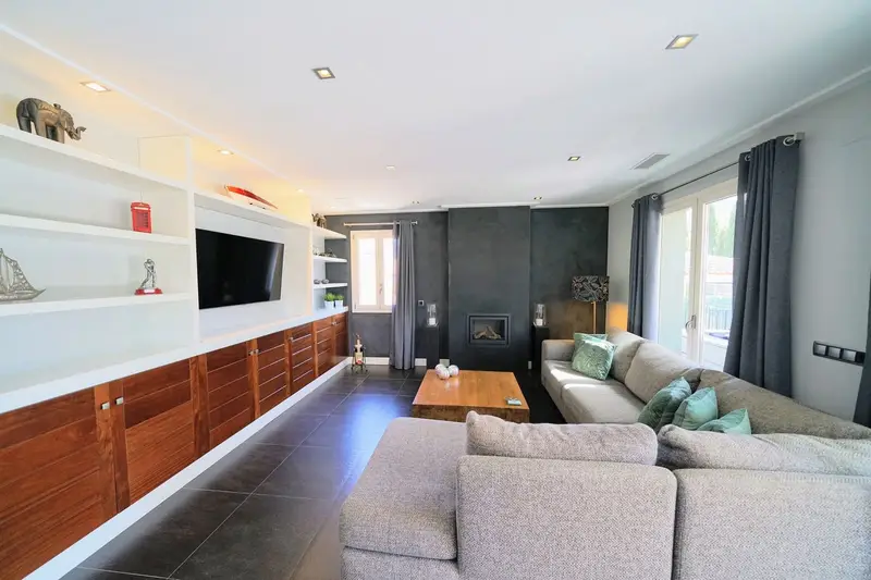 Chalet de Lujo en Denia con Piscina Climatizada y Apartamento para Invitados