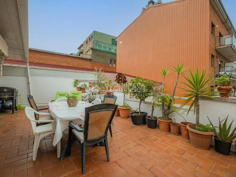 Casa en Venta en Terrassa 4 Dormitorios 2 Banos Terraza