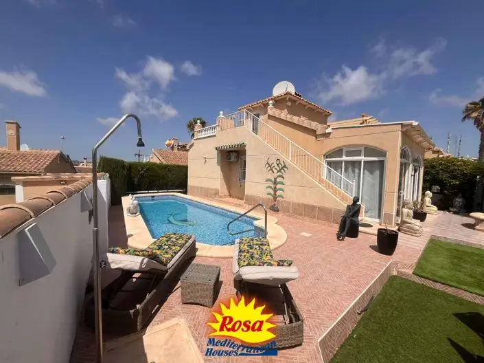 Chalet 3 Dormitorios Piscina Privada Venta