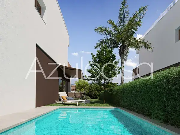 Chalet en La Marina Elche con Piscina Privada y Garaje