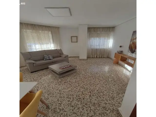 Se vende piso zona Feria 4 dormitorios