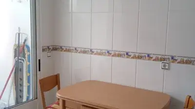 Alquiler Piso 74m² 3 Dormitorios Calle Monasterio de Monfero