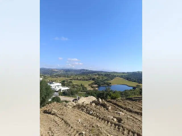 Solar Urbano en Venta Valle Romano Estepona Vistas al Mar y Golf