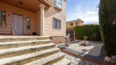 Chalet en Venta con Vistas a Sierra Nevada