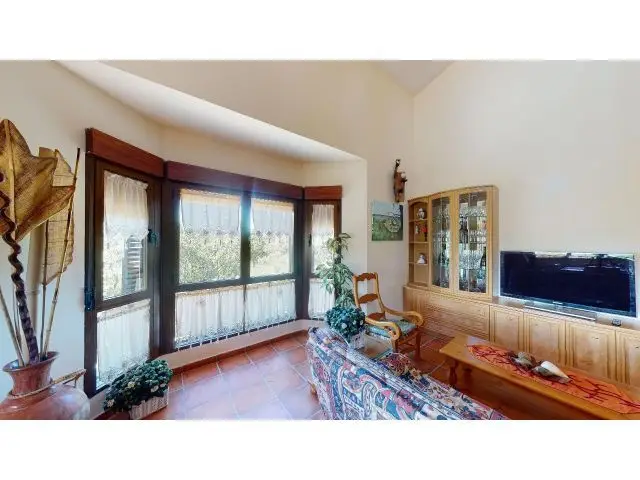 Chalet Rustico con Vistas en Zona Tranquila