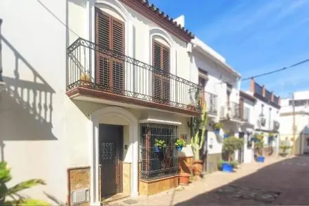 Casa en Casco Antiguo de Estepona 6 Dormitorios Patio 309m2