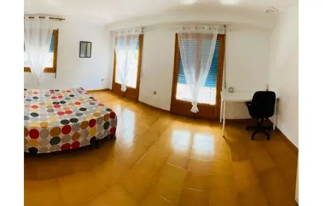 Alquiler Habitaci
ón 220m
² Elche Piso Compartido