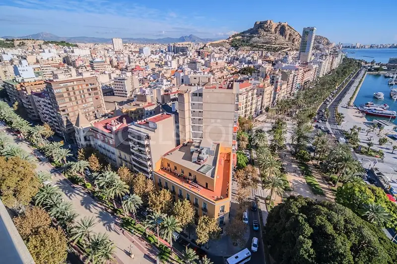 Atico de Lujo en Alicante con Vistas Panoramicas