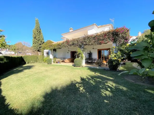 Villa de Lujo en Milla de Oro Marbella 4 Dormitorios Vistas al Mar