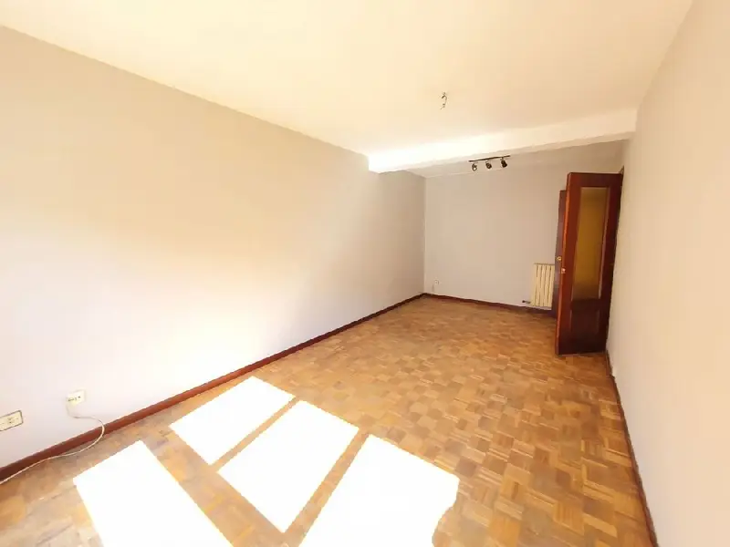 Venta Piso con Terraza en Grado - Ref 24389