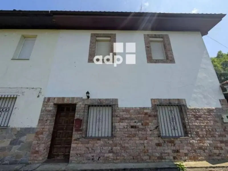 Chalet en Cornellana Asturias 300m2 con Terraza y Jardin