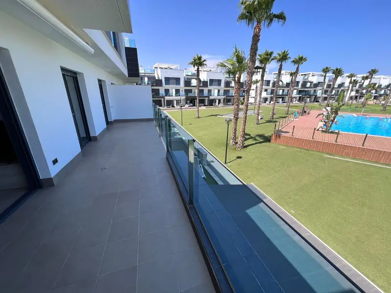 Casa con Piscina en Guardamar del Segura Cerca de la Playa