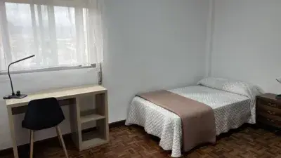 Piso Estudiantes Pamplona UPNA 3 Dormitorios Terraza