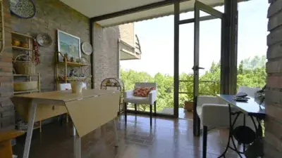 Chalet Adosado con Jardín y Vistas al Mar en Leioa