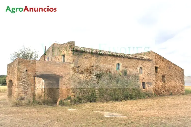 Venta  de Finca agrícola con masía rural del siglo xviii en Girona