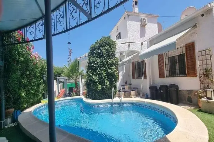 Villa de Lujo en Venta 4 Dormitorios Piscina Privada