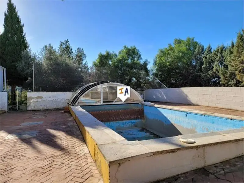 Cortijo con 3 Dormitorios y Piscina en Osuna