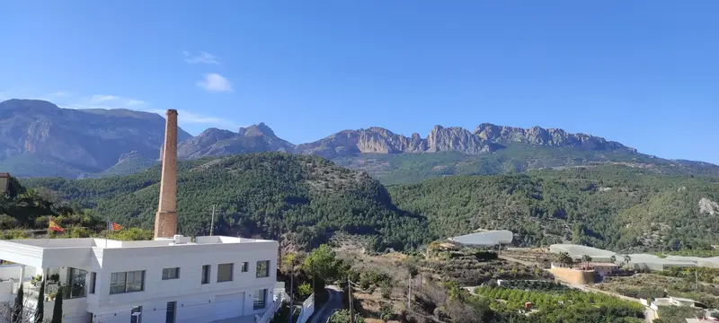 Casa en Callosa d En Sarria con Vistas al Mar y Montaña