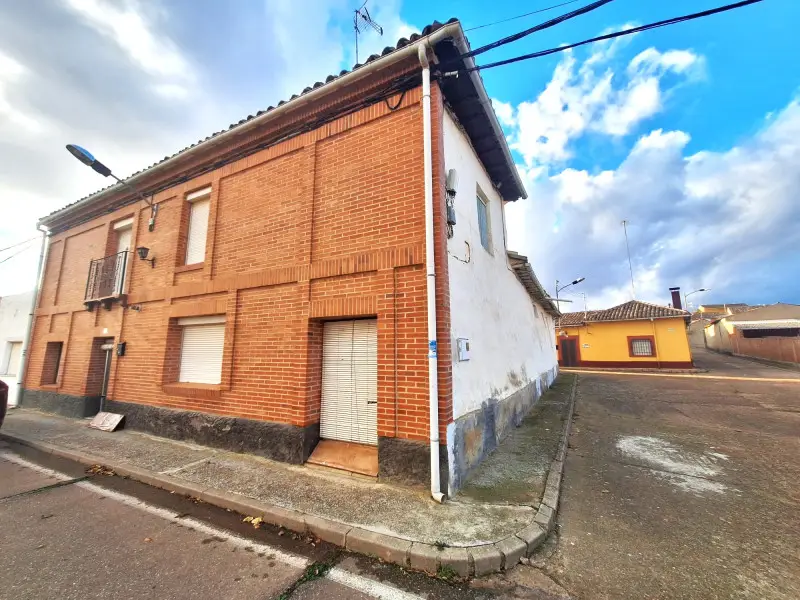 Casa con 5 habitaciones en Santervas de Campos para reformar
