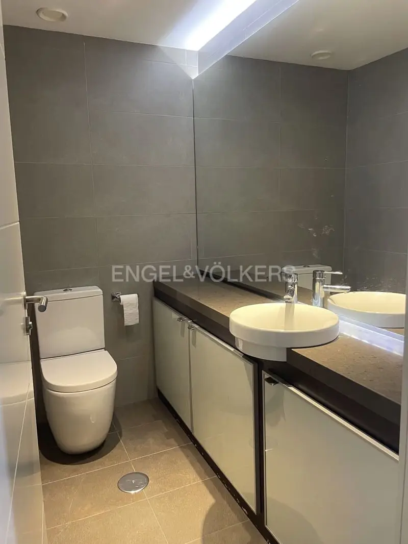 Apartamento de Lujo en Torre de Madrid con Vistas Panorámicas