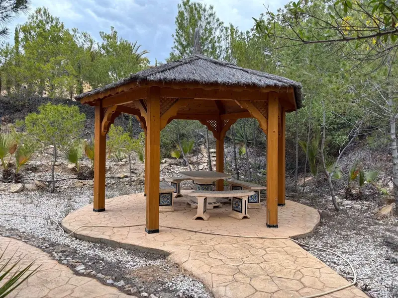 Chalet de Lujo en Muchamiel con Piscina Privada y Vistas a la Montaña