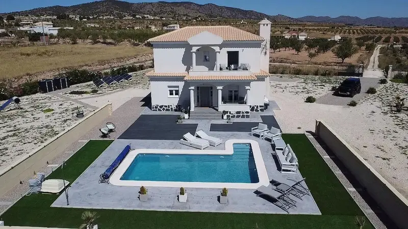 Chalet en Venta Pinoso 3 Dormitorios Piscina Climatizada