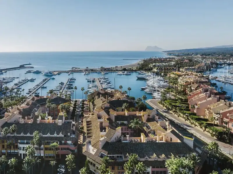 Chalet de Lujo en Sotogrande Alto con Vistas al Mar