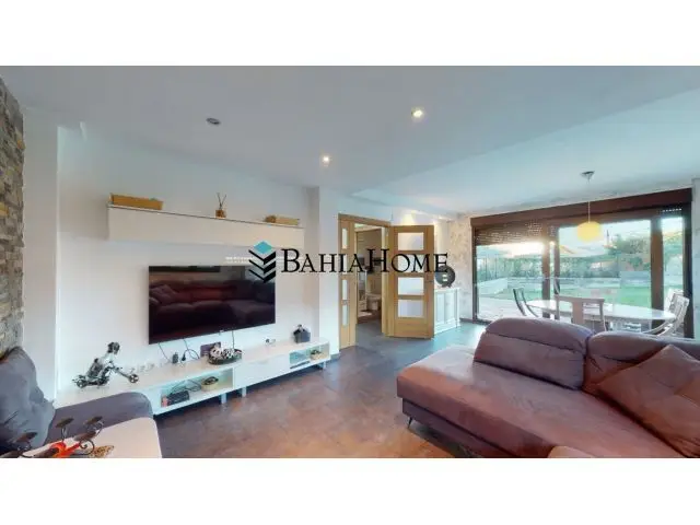 Chalet en Venta en Revilla de Camargo Cantabria