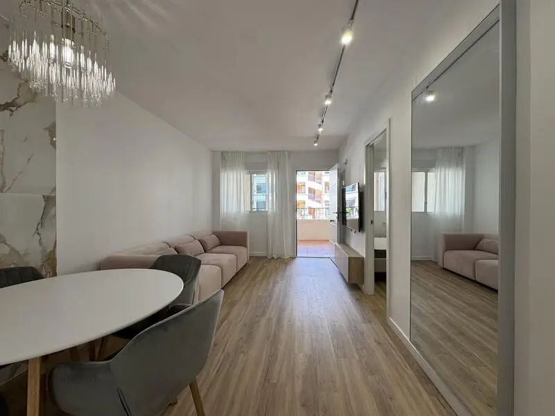 Apartamento Reformado en Los Altos Cerca de Punta Prima