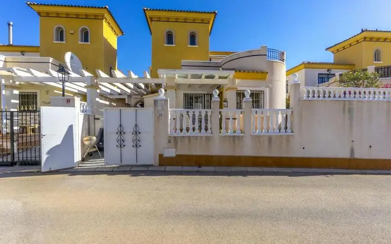 Chalet Independiente 3 Dormitorios Orihuela Costa