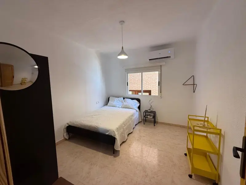 Apartamento en alquiler en Granada centro: 2 dormitorios, amueblado, cerca Catedral