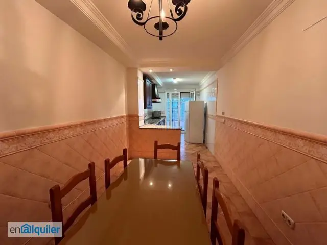 Alquiler Piso 173m2 Amueblado Centro 3 Dormitorios 2 Baños Patio