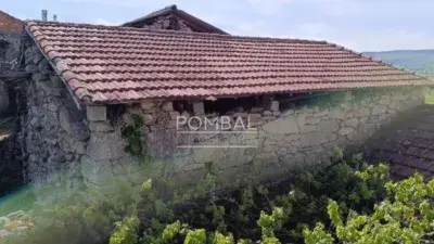 Casa en Porqueira para reformar con almacen grande