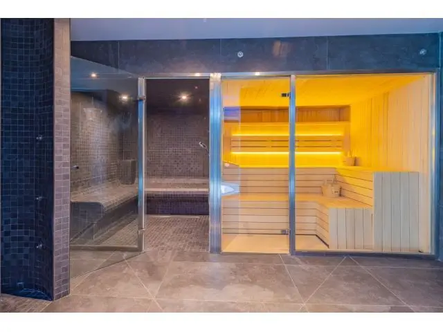 Apartamento en Marbella con Vistas al Mar y Piscina