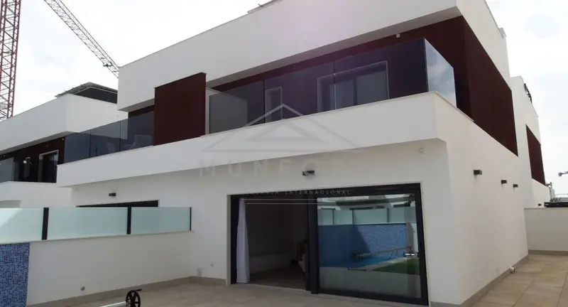 Adosado en Santiago de la Ribera Murcia con Piscina Privada