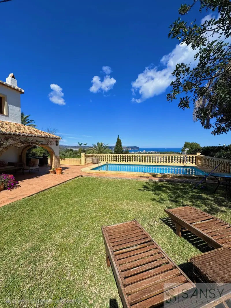 Villa de Lujo en Tosalet Jávea con Piscina y Vistas al Mar