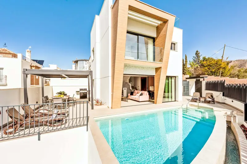 Casa-Villa de 3 Dormitorios alquiler Nerja, España