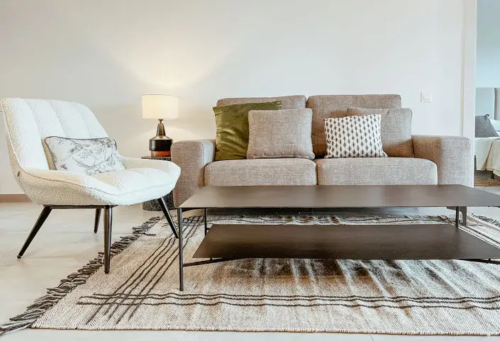 Apartamentos en Venta en Almeria: Estilo Mediterráneo con Piscina