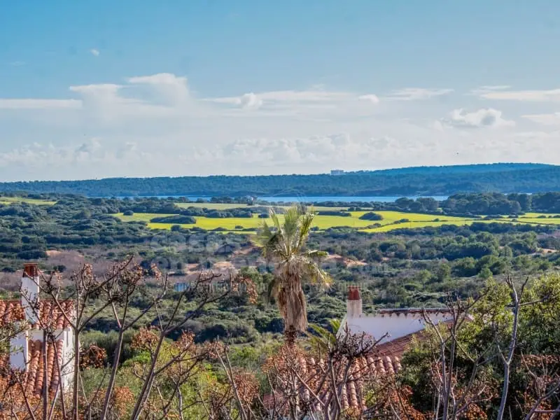 Chalet en Venta Cala Tirant Menorca: Vistas al Mar y Campo