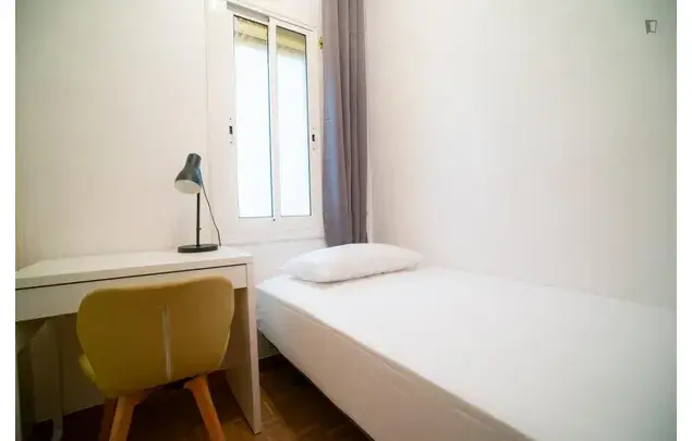 Rent 6 bedroom apartment in Barcelona