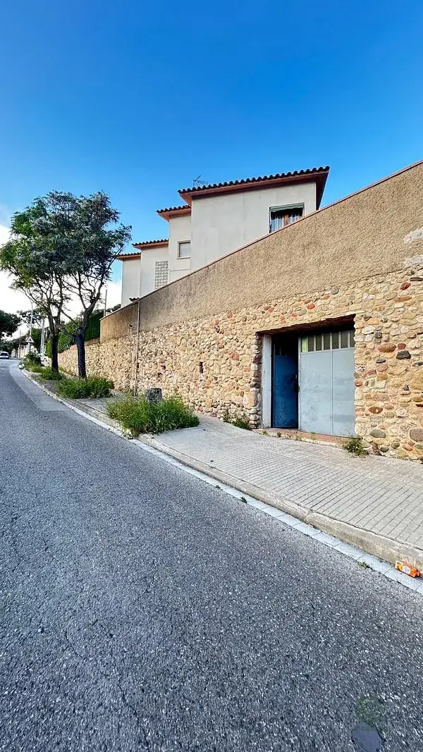 Casa en Cerdanyola del Valles con 7 habitaciones y jardin