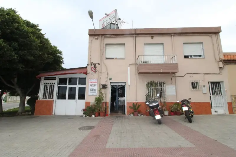 Venta Local Comercial El Ejido Oeste - Cafetería Restaurante con Vivienda