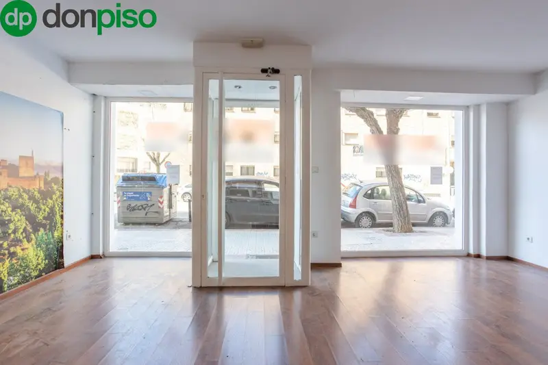 Venta Local Comercial Granada Centro Reformado Alta Rentabilidad
