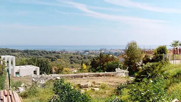 Villa de Lujo en El Paraíso Alto Benahavís con Licencia de Obras