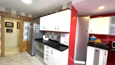 Piso en Venta Playamar Torremolinos: Luminoso con Terrazas y Jardin
