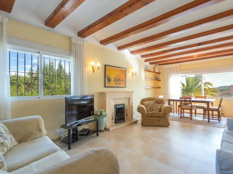 Villa en Venta en Jávea con 4 Dormitorios y Piscina Privada