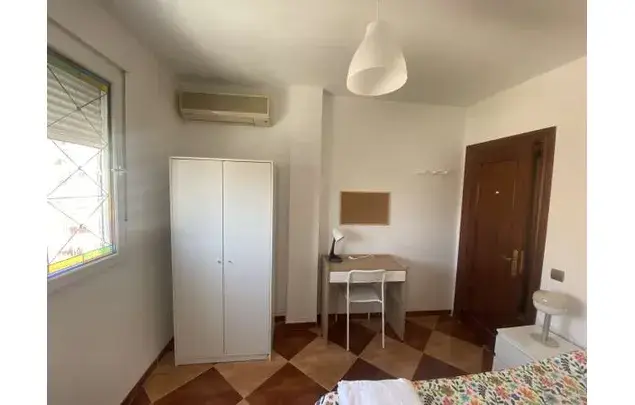 Habitaci
ón en alquiler en M



































álaga - Cruz del Humilladero